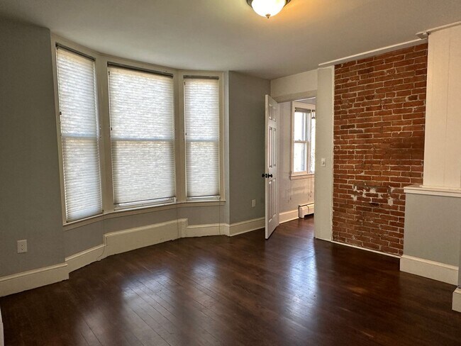 Building Photo - 75 Roberts Street