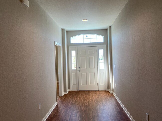 Foto del edificio - 481 Pheasant Dr