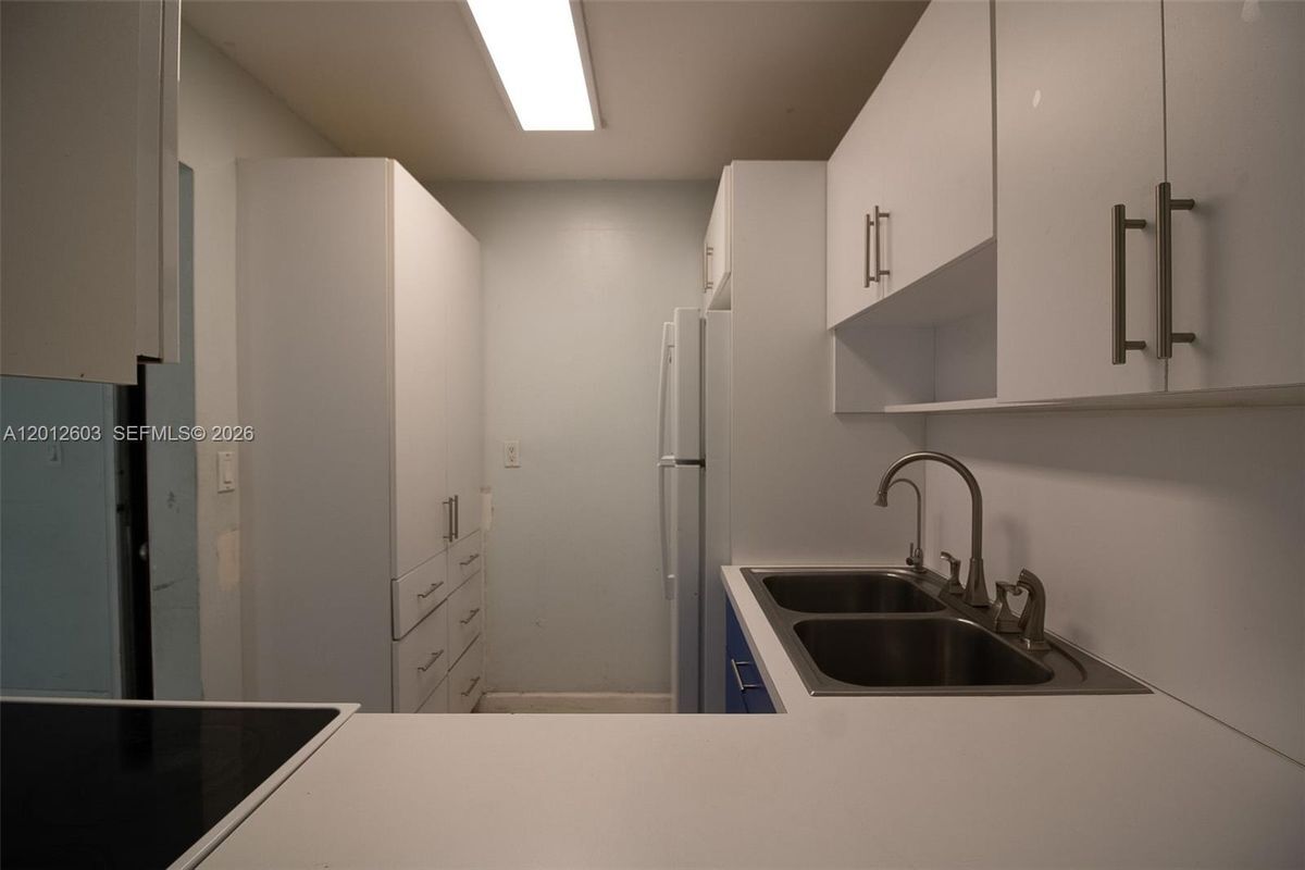 Foto del edificio - 10365 N Kendall Dr
