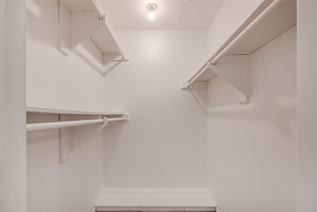 Foto del edificio - 1803 Country Village Blvd