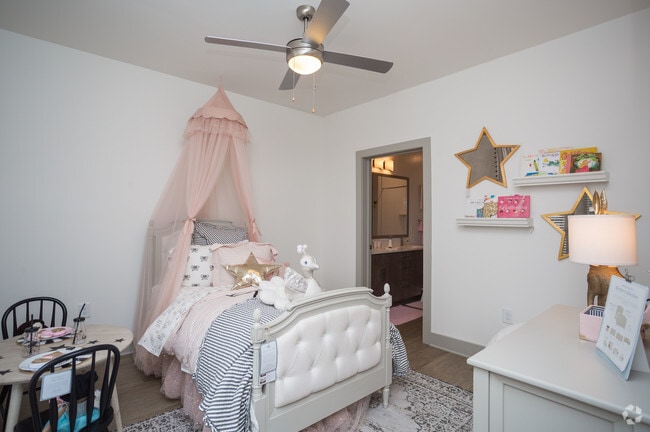 Interior Photo - Veranda at Avalon