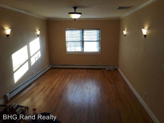 Building Photo - 1210 Mayflower Ave