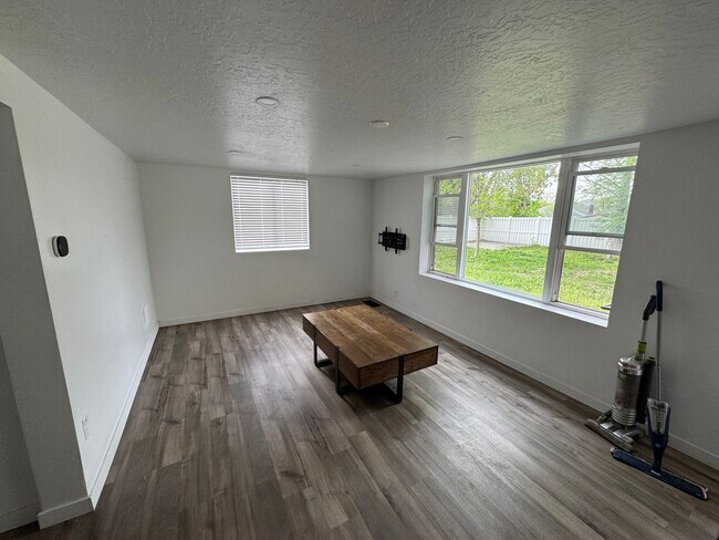 Foto del edificio - 1147 E Blaine Ave