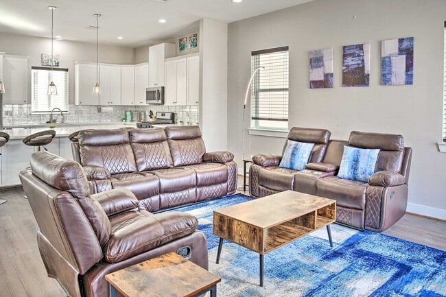 Foto del edificio - 6403 Bowling Green St