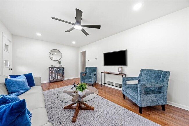 Foto del edificio - 801 N Evelyn Pl NW
