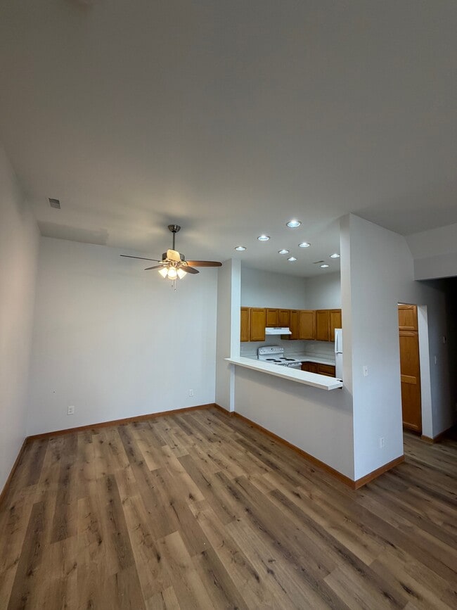 Foto del edificio - 1317-1332 Hillwood Blvd