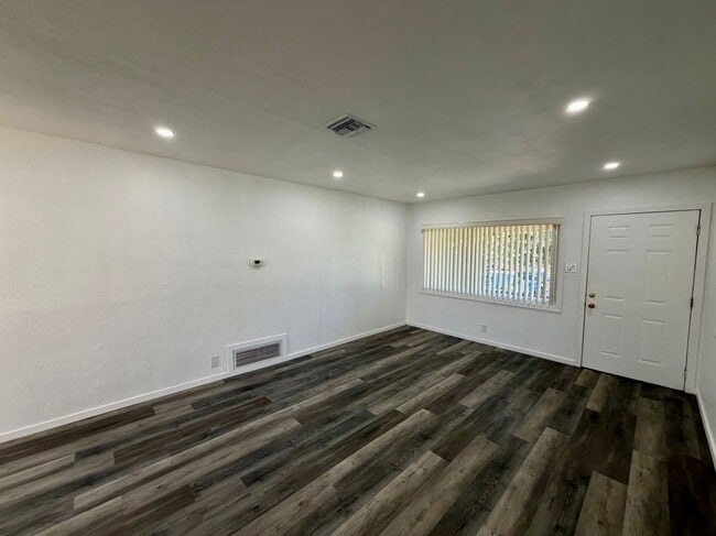 Building Photo - 2428 Vasquez Pl
