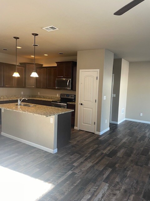 Foto del edificio - 656 Copper Canyon Dr