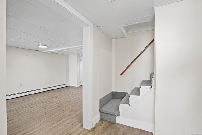 Building Photo - 12 Rossie St