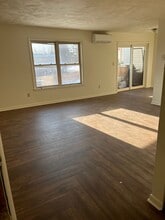 Building Photo - 922 W Aaron Dr