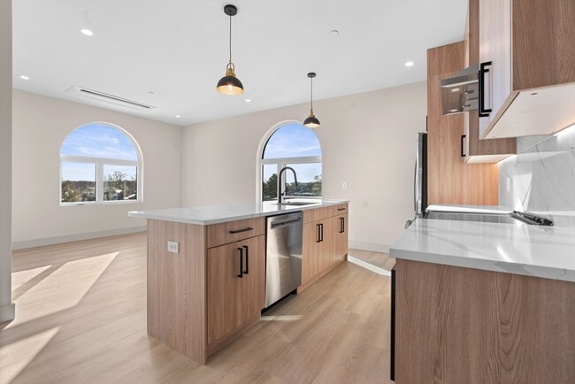 Building Photo - 453 Franklin St