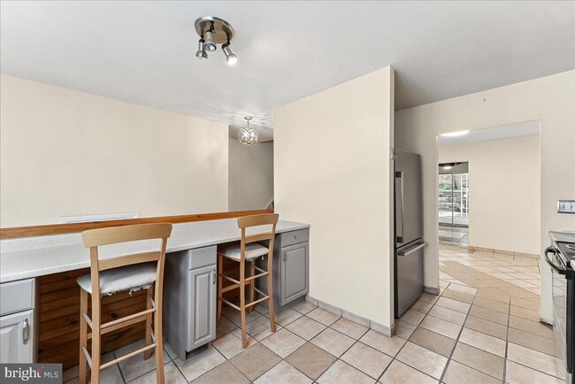 Building Photo - 529 W Marshall St