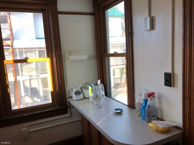 Foto del edificio - 216 University Ave