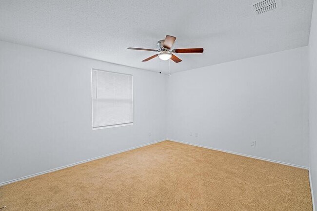 Foto del edificio - 3019 Paint Brush Pl