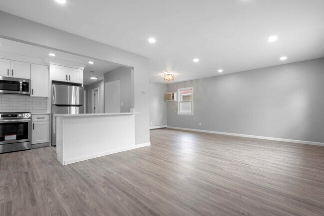 Foto del edificio - 75 Riverview Rd
