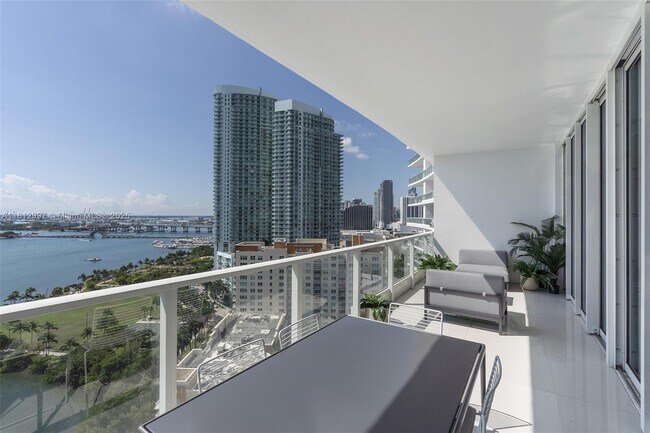 Foto del edificio - 2020 N Bayshore Dr