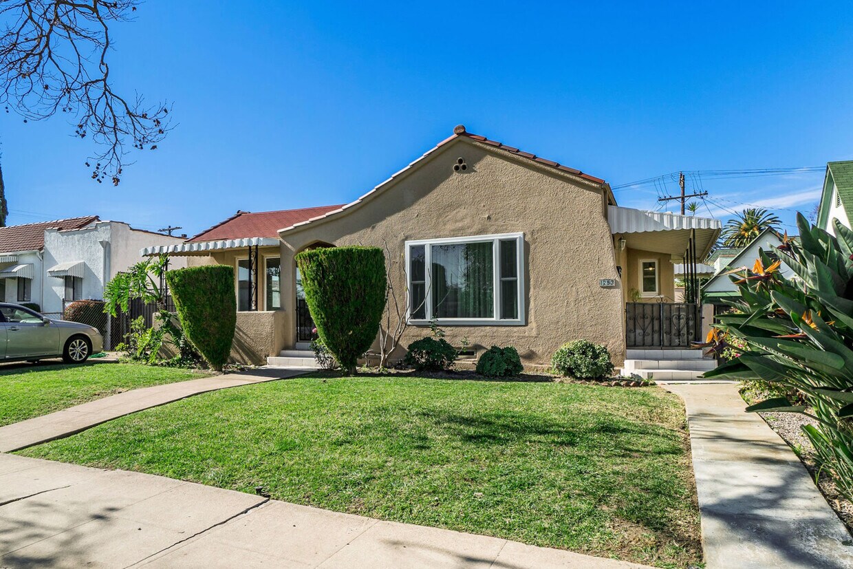 Foto principal - 1293 S Sycamore Ave