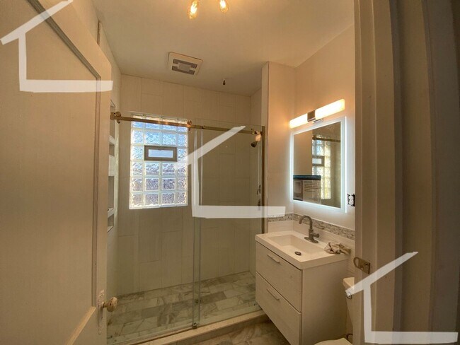 Building Photo - Sunny 3 Bed/ 2 Bath 15 Min Walk to Harvard