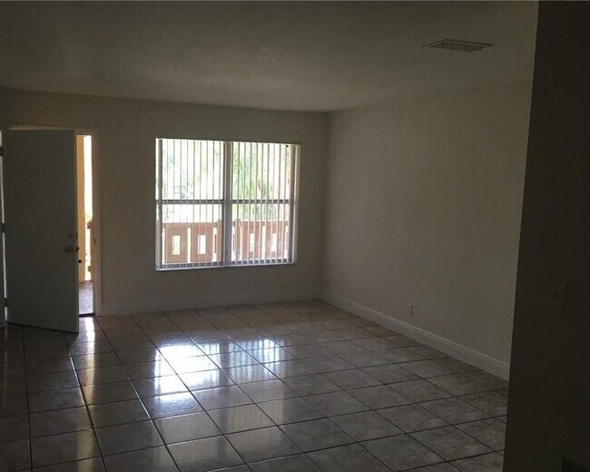 Foto del edificio - 2437 NW 39th Terrace