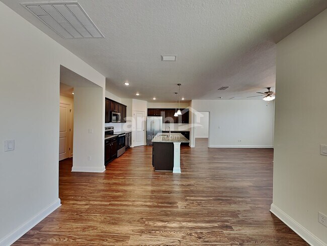 Building Photo - 107 Banyan Forest Drive
