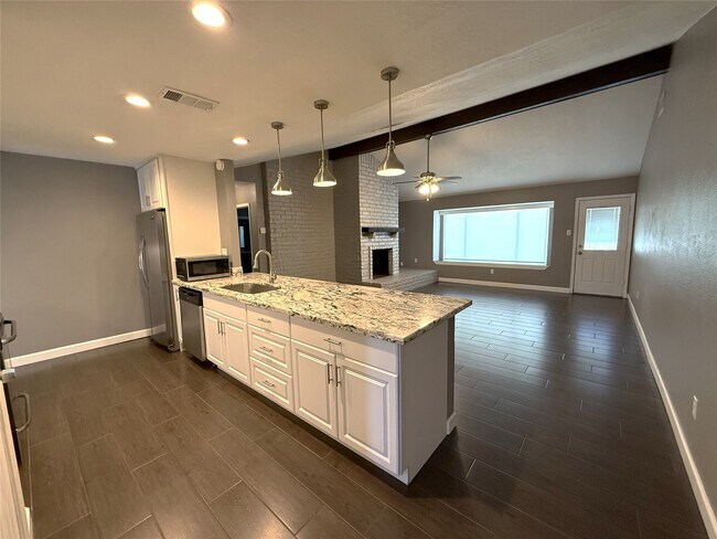 Building Photo - 17119 Barcelona Dr