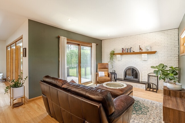 Building Photo - 715 Lamon Ave