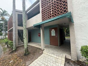 Building Photo - 4220 Inverrary Blvd