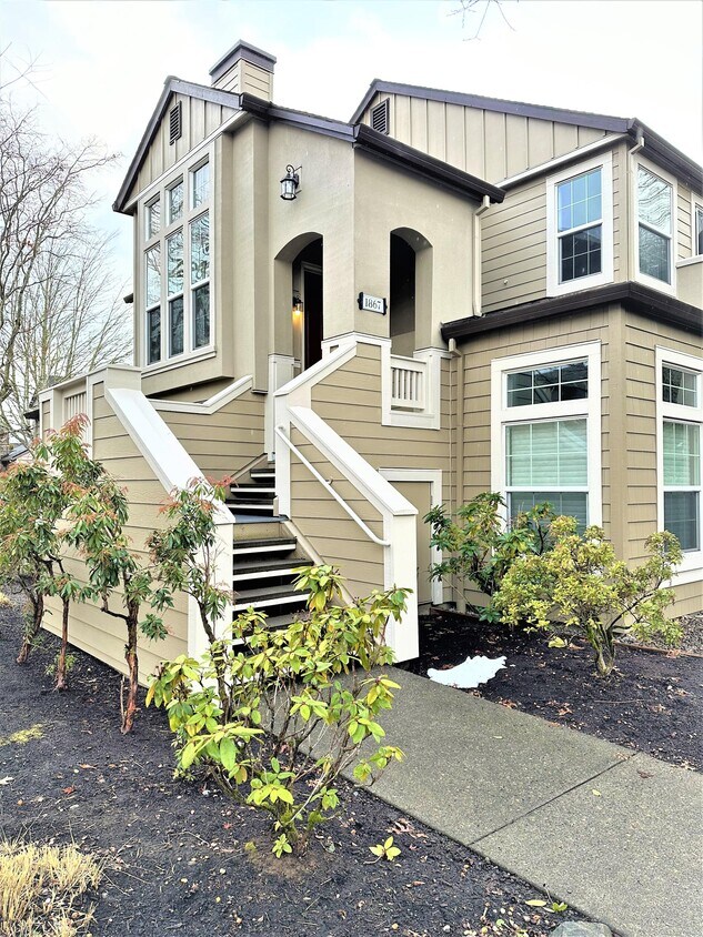Primary Photo - 1867 NE Ashberry Dr