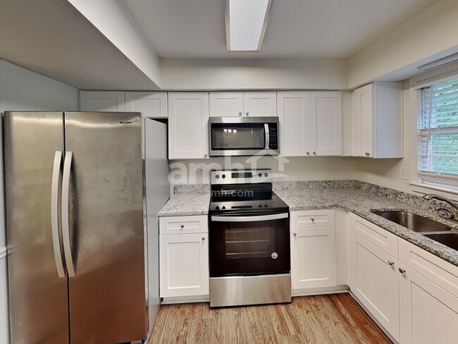 Foto del edificio - 3331 Birchwood Trail