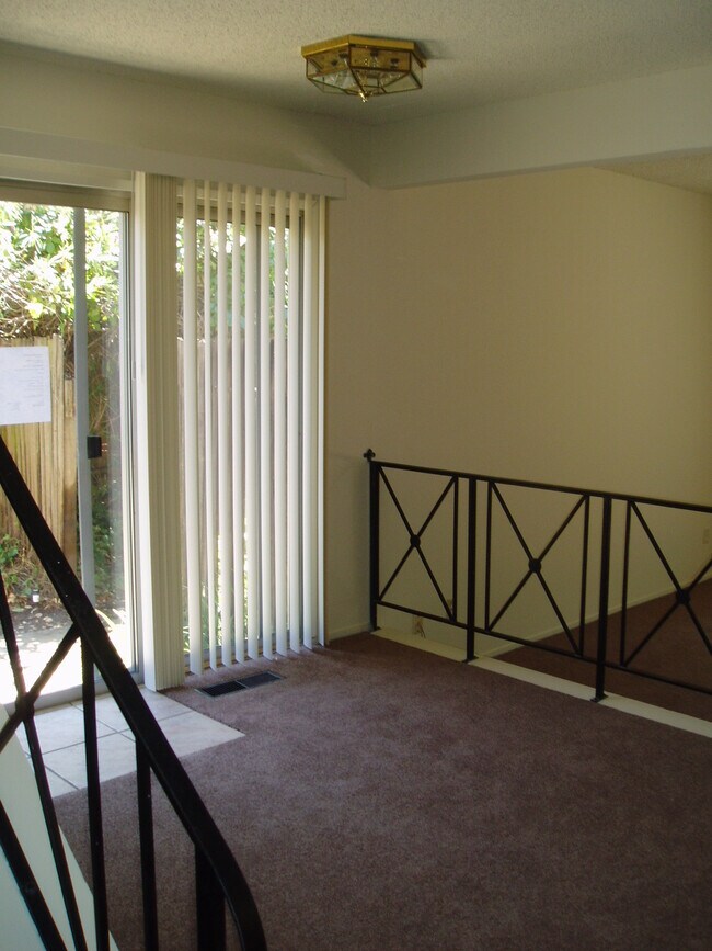 Foto del edificio - 6029 Leafwood Dr