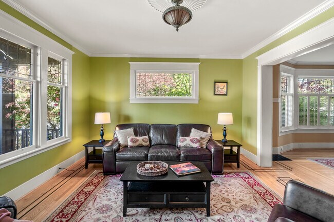 Foto del edificio - 1065 E Howe St