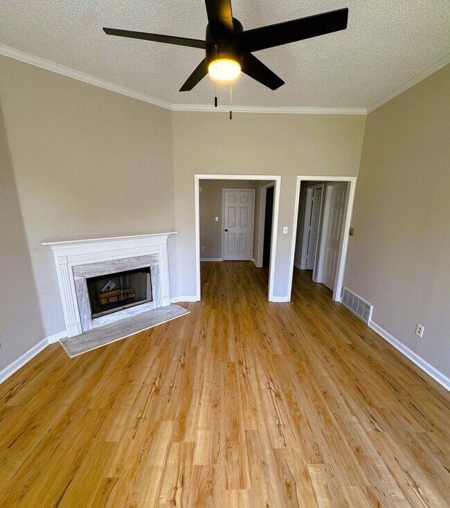 Foto del edificio - 2250 Lake Hill Ct