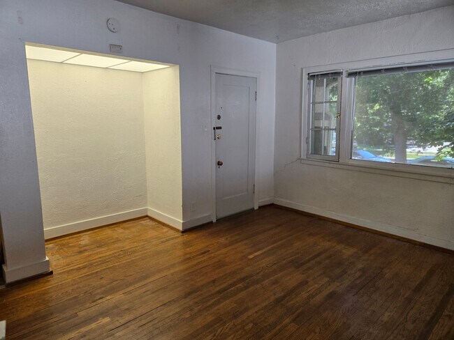 Building Photo - 243 S 800 E