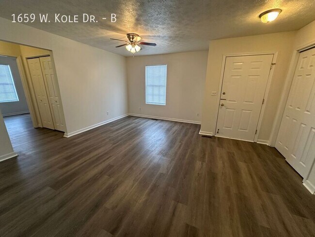 Foto del edificio - 1659 W Kole Dr