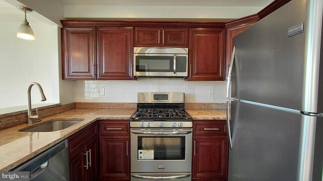 Building Photo - 10201 Grosvenor Pl