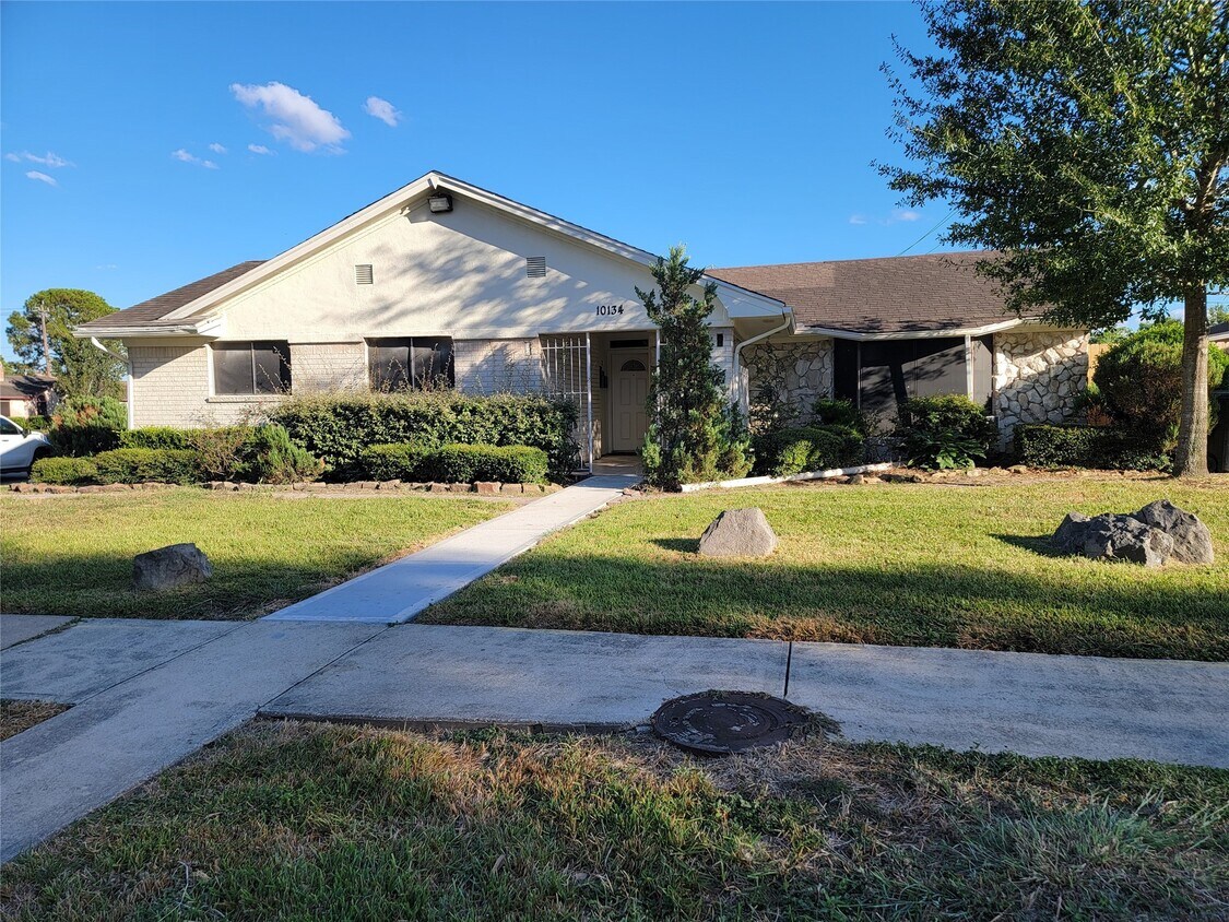 Foto principal - 10134 Kirkglen Dr