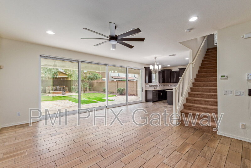 Foto principal - 735 E Constance Wy