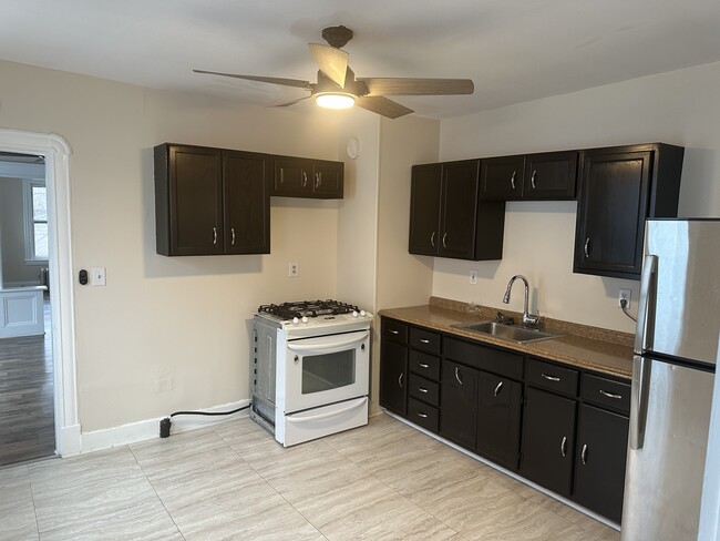 Kitchen w/Stove & Fridge - 66 Rochelle St