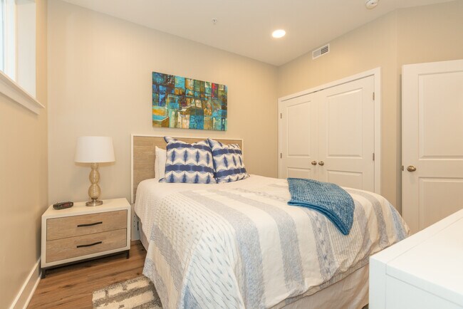 Bedroom - 2220 W Master St