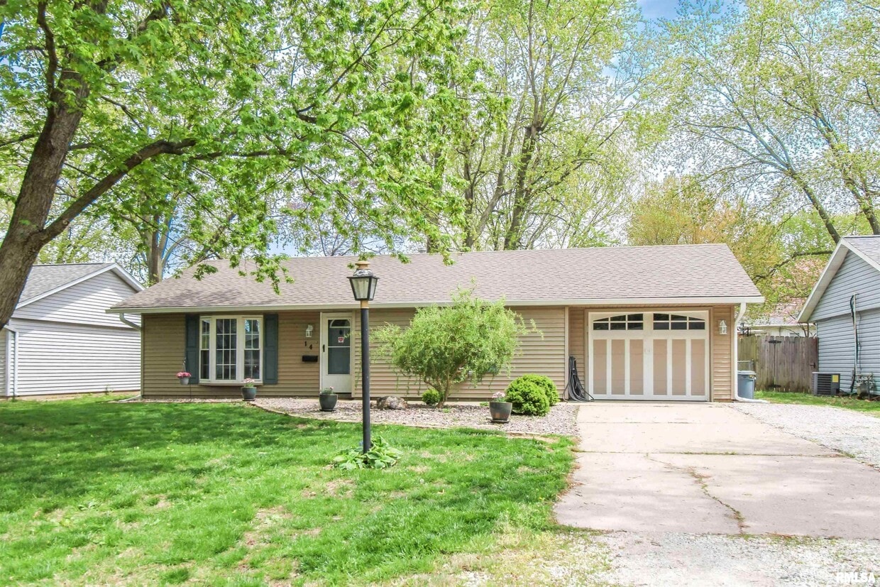 14 Westminster Rd, Chatham, IL 62629 House for Rent in Chatham, IL