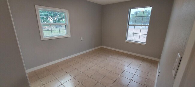 Building Photo - 4314 Skyline Dr
