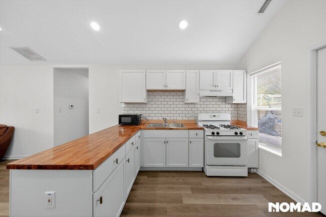 Foto del edificio - 4546 Marquette Rd