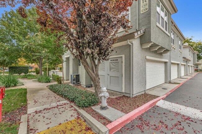 Foto del edificio - 2 bed 2 bath Condo!!