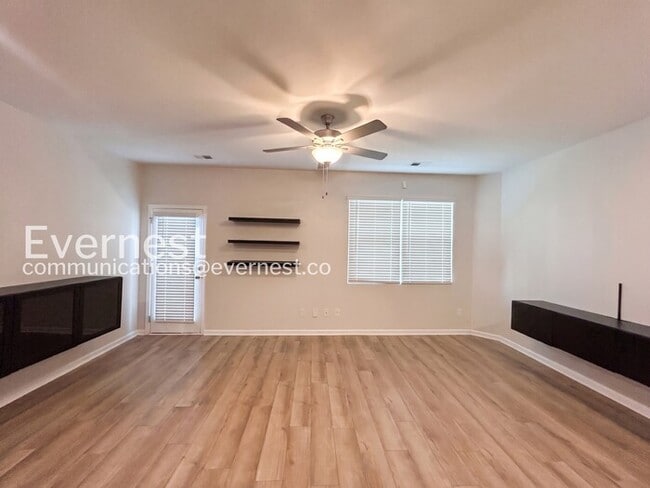 Building Photo - 3574 Saratoga Cir