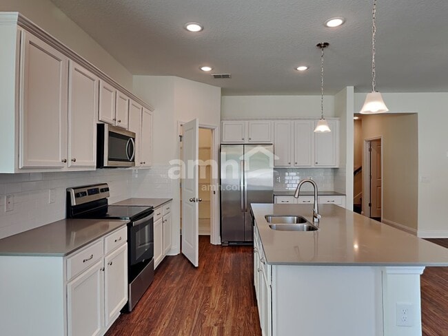 Building Photo - 900 Summer Stone Loop