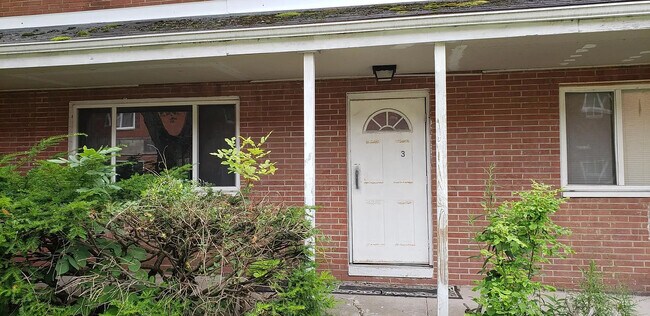 Official Door with common entry for 3 and 4 units - 23930 Banbury Cir
