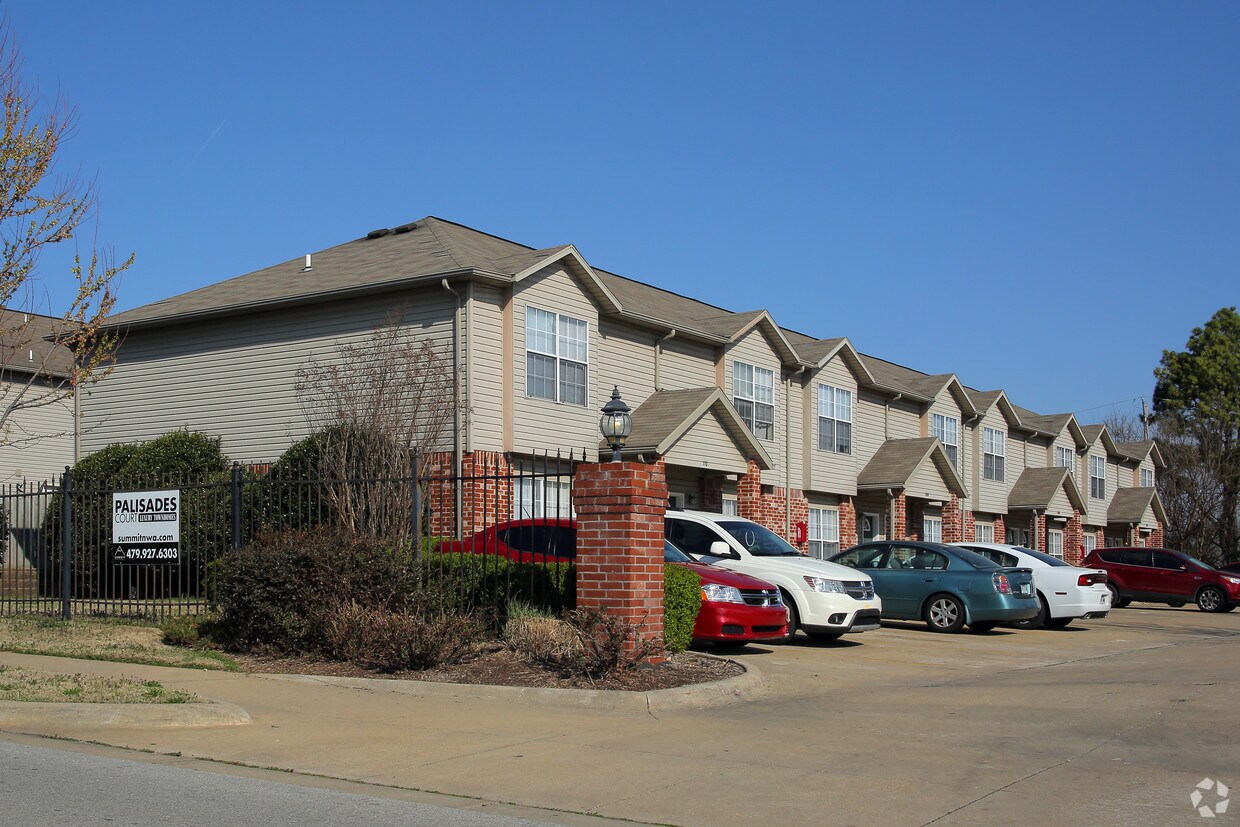 Primary Photo - Palisades Court