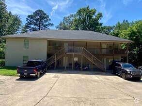 Building Photo - 320 Elmo St