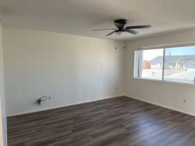 Foto del edificio - Unfurnished Full Time