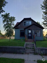 Building Photo - 315 6th St NE